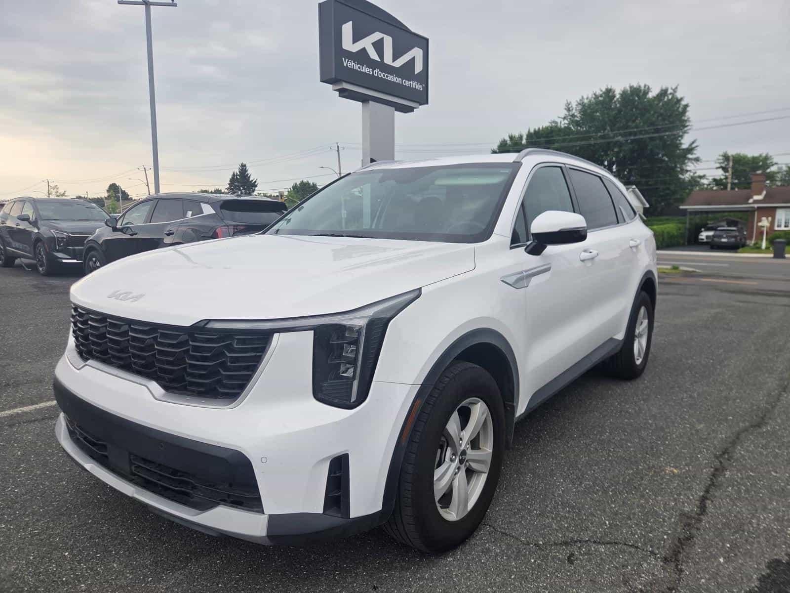 2025 Kia Sorento LX - Image 1