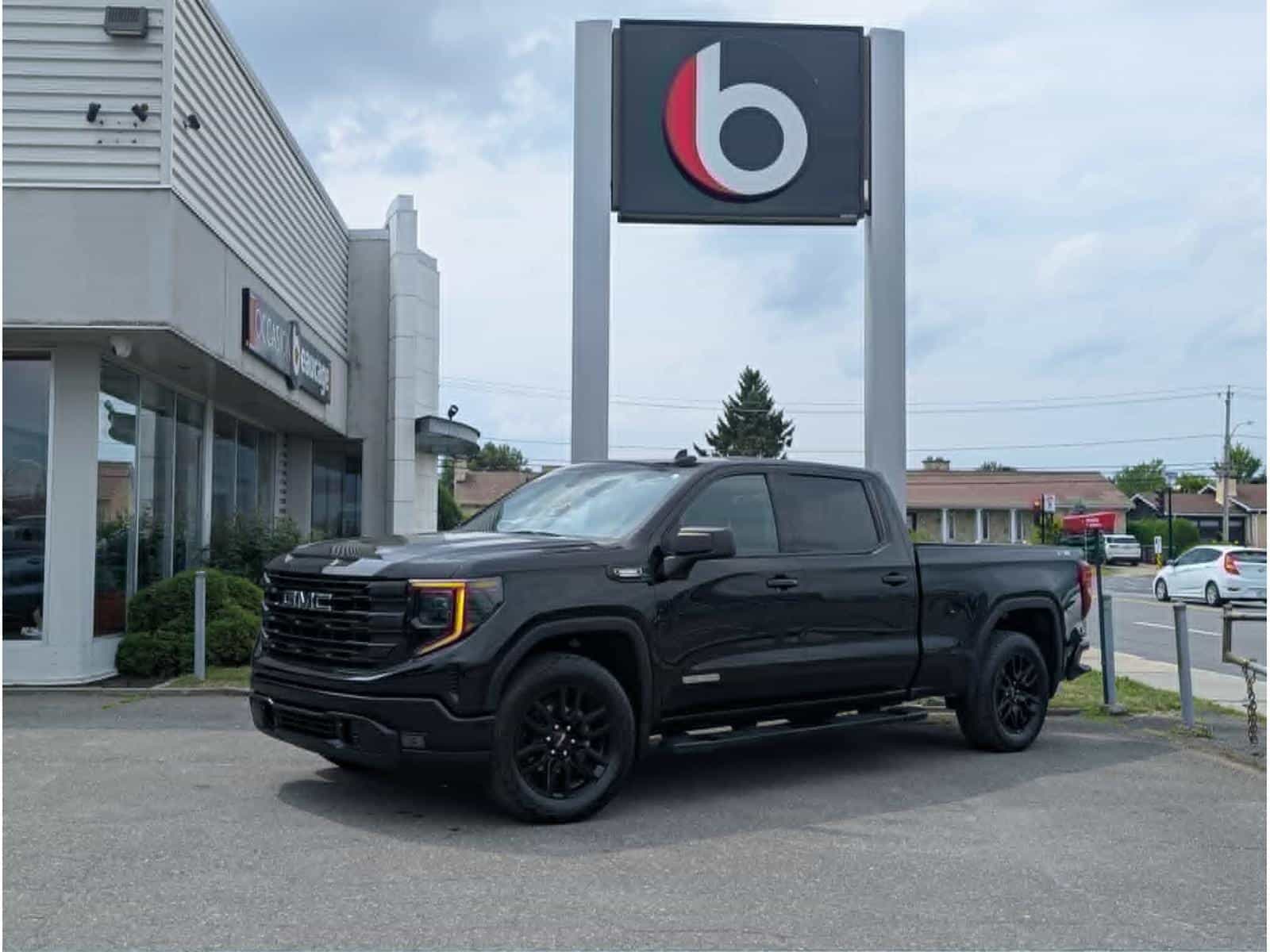 2024 GMC Sierra 1500 Elevation - Image 1