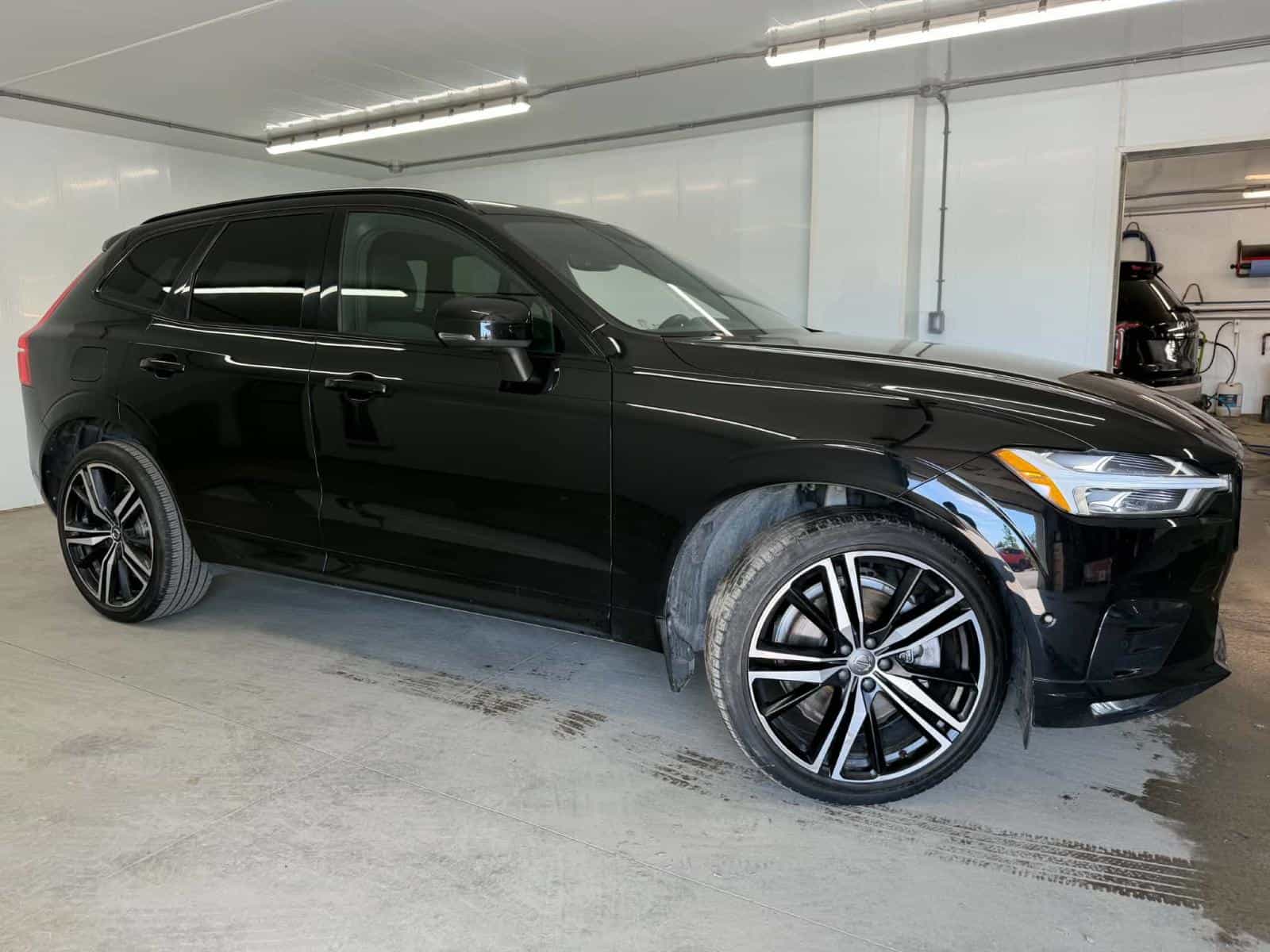 2021 Volvo XC60 R-Design - Image 1