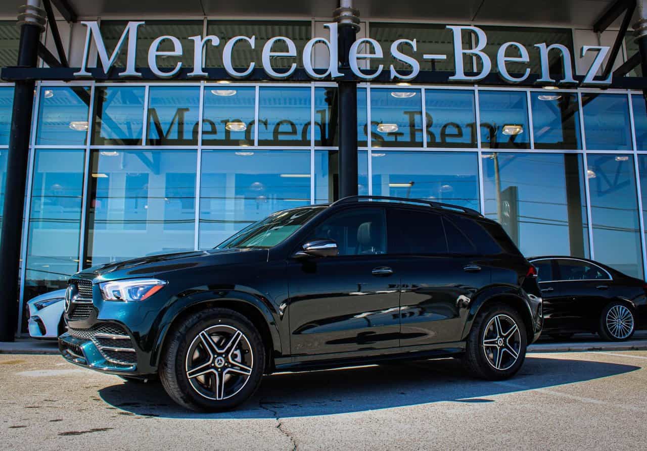 2023 Mercedes-Benz GLE 450 4MATIC - Image 1
