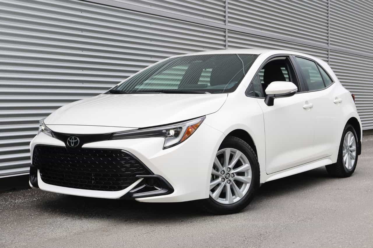 Image 1 Toyota Corolla Hatchback SE 2025