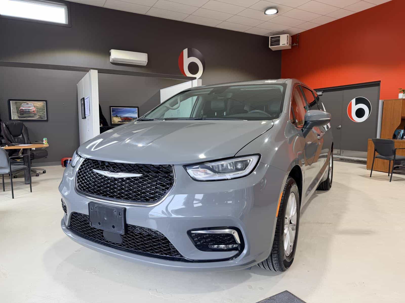 2023 Chrysler Pacifica Touring L - Image 1