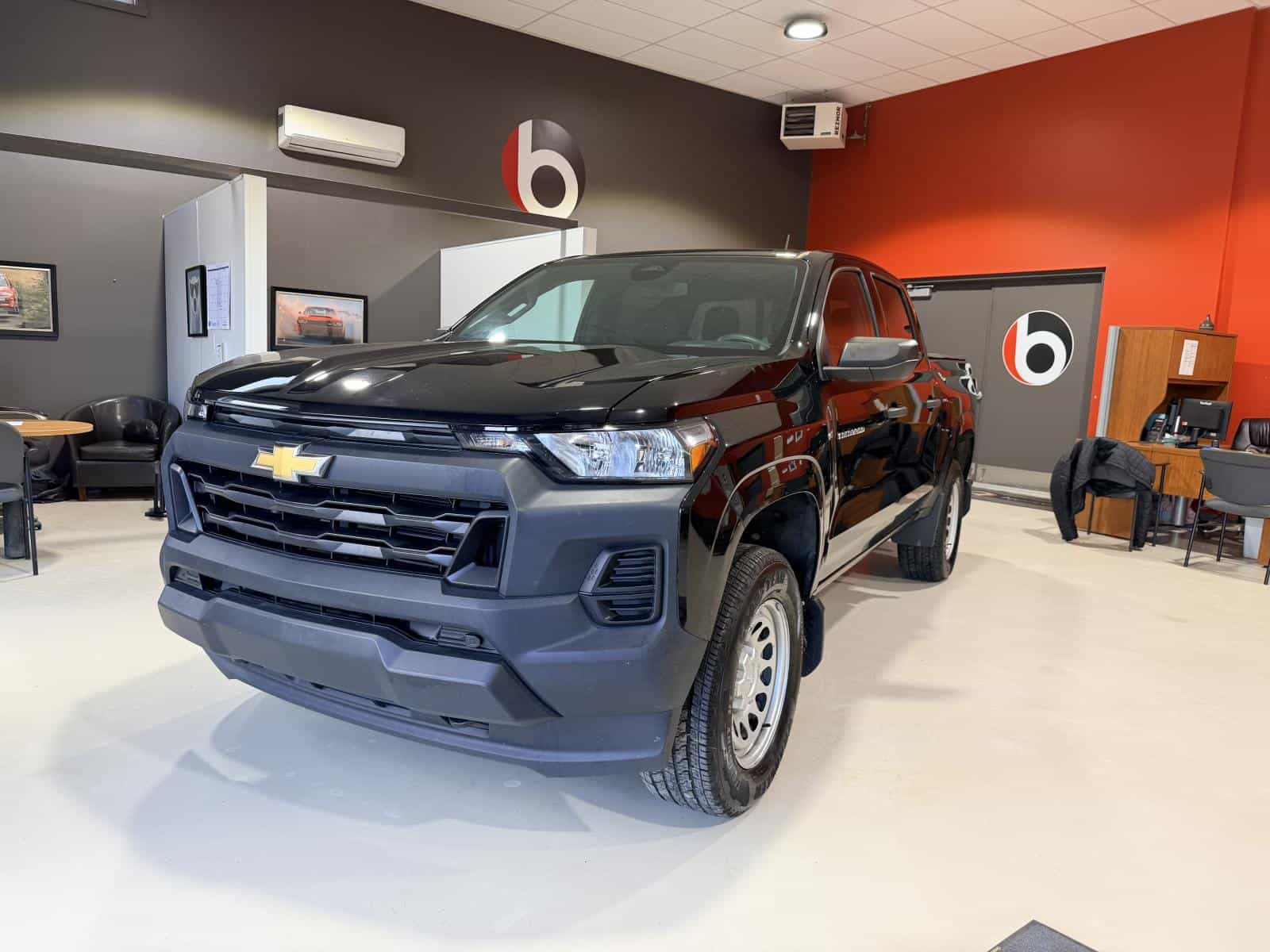 2023 Chevrolet Colorado WT - Image 1