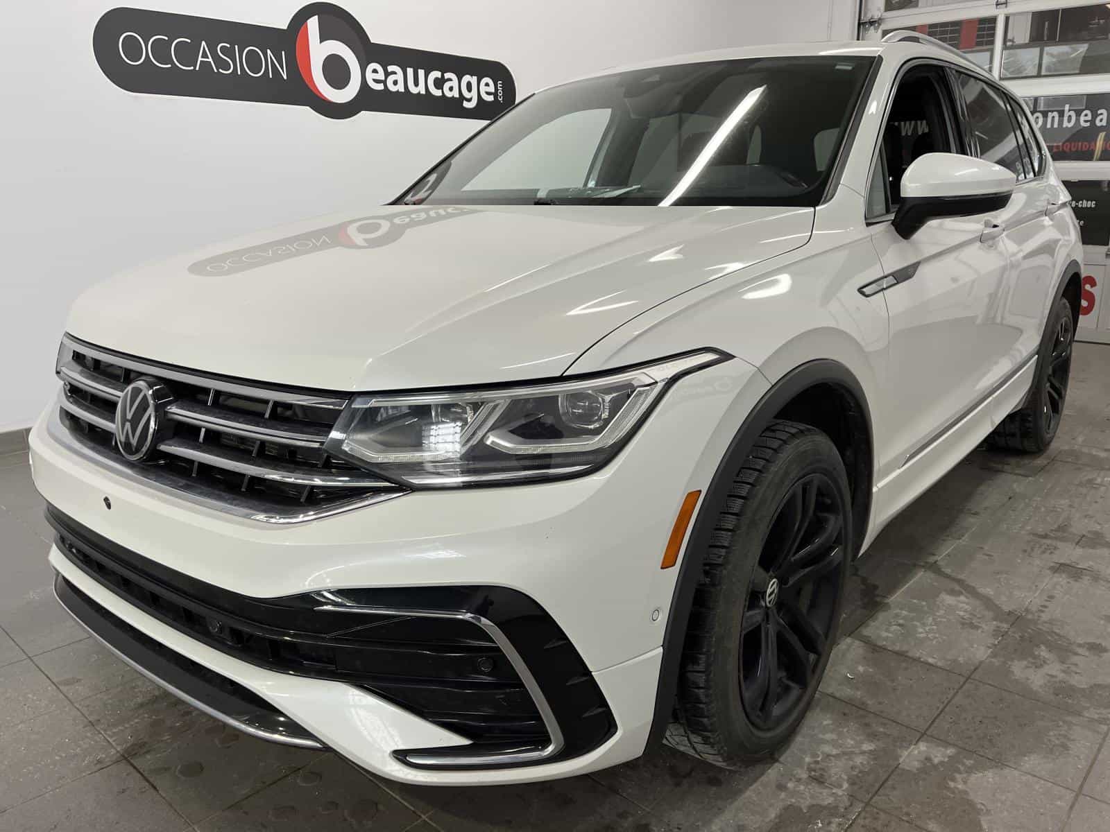 2022 Volkswagen Tiguan Highline R-Line - Image 1