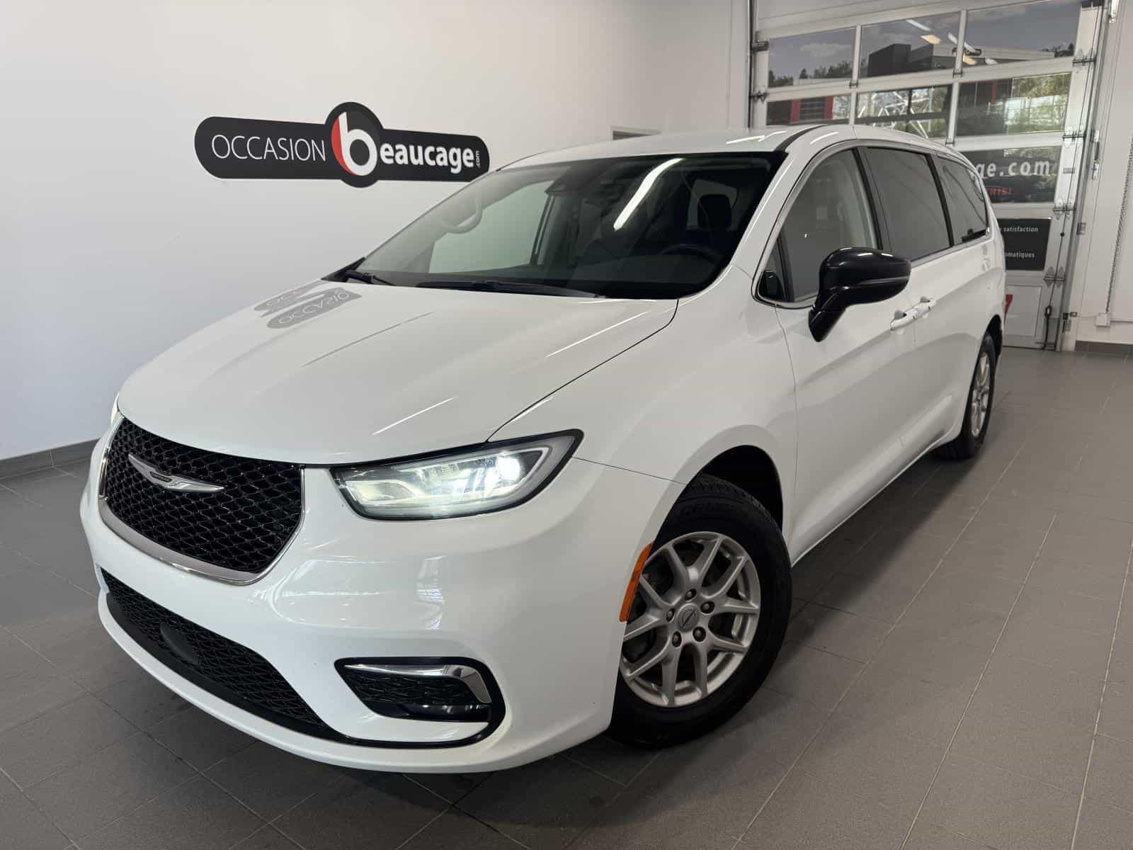 2024 Chrysler Pacifica Touring L - Image 1
