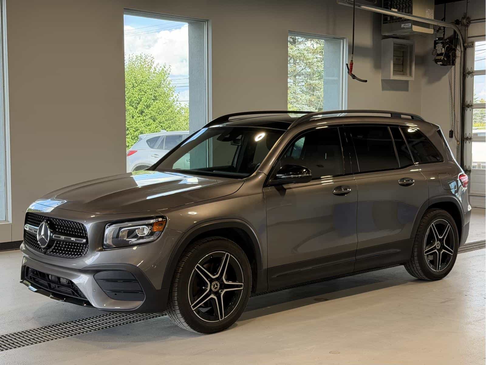 2022 Mercedes-Benz GLB 250 GLB250 - Image 1